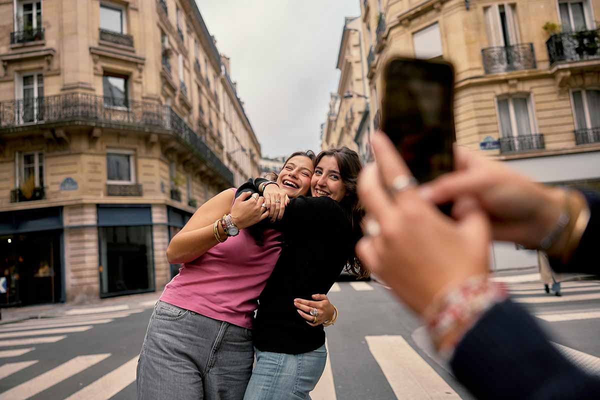 Spontaneous photo capture